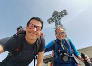 42 Alla imponente bella croce di vetta del Resegone -Punta Cermenati (1875 m)